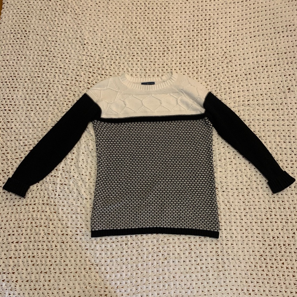 Karen Scott black and white sweater. Size medium